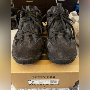 Yeezy 500s size 7